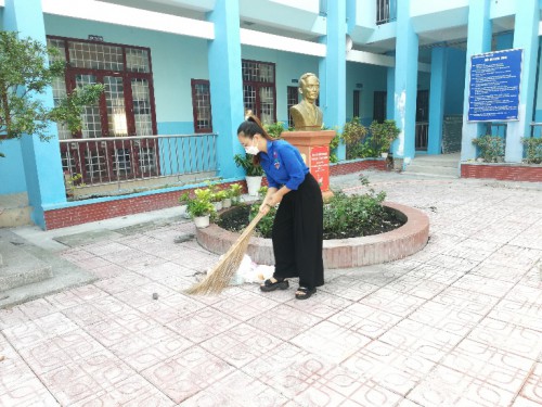 Trường Tiểu học Lê Hồng Phong ra quân tổng vệ sinh môi trường ngày 21/11/2021